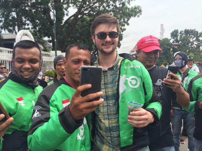 Dua Bule Amerika Bikin Heboh Unjuk Rasa Driver Ojek Online