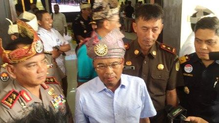 Sidak ke Batam,  Desmond Salahkan Bea Cukai dan Kepolisian