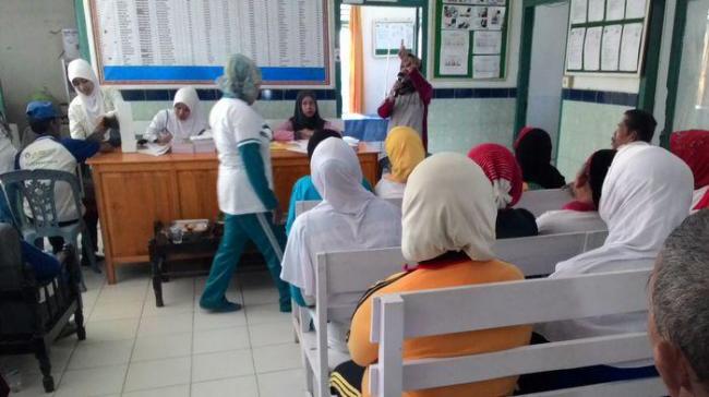 Warga Minta Vitamin di Puskesmas Kawal, Petugas Medis Suruh Beli di Luar