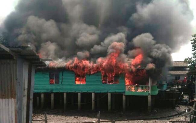 Video: Kebakaran Hanguskan Rumah di Belakang Padang