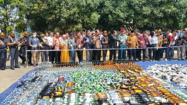 BC Batam Musnahkan Barang Tegahan Senilai Rp 7 Miliar, Ada Ponsel dan Sex Toys