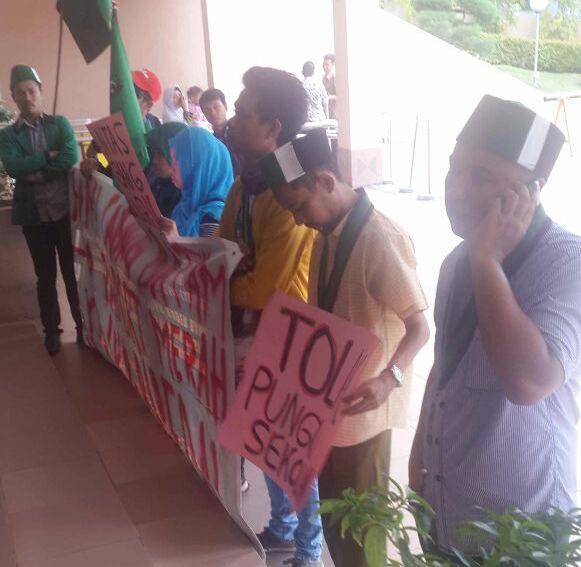 Massa HMI Gagal Bertemu Wali Kota Batam, ini Tuntutannya