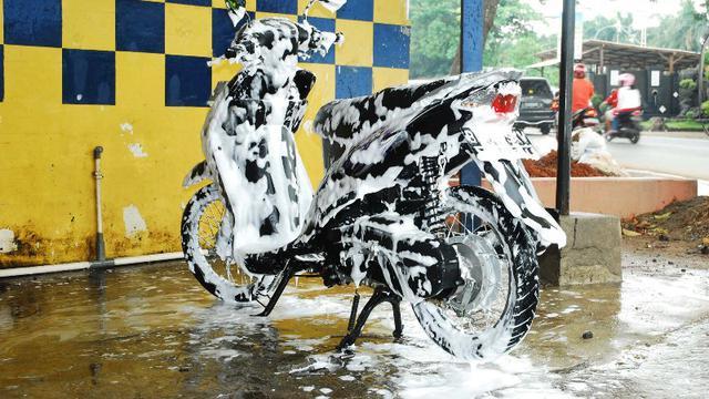 Ingat, 4 Hal Ini Tak Boleh Dilakukan Saat Cuci Sepeda Motor