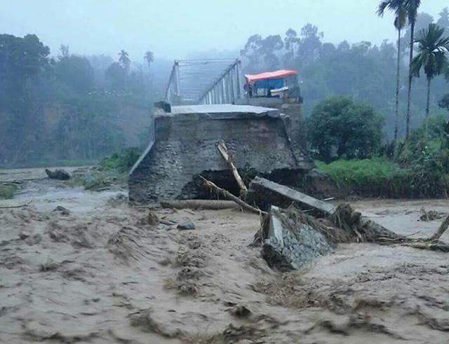 Foto-foto Dahsyatnya Banjir dan Longsor di Solok Selatan Sumbar