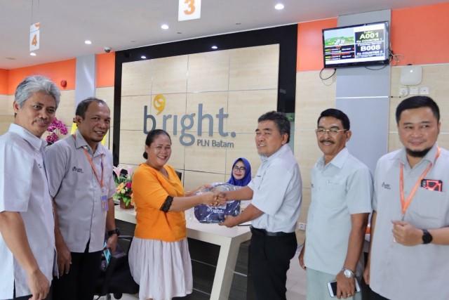 Bright PLN Batam Dengarkan Keluhan Pelanggan di Hari Pelanggan Nasional
