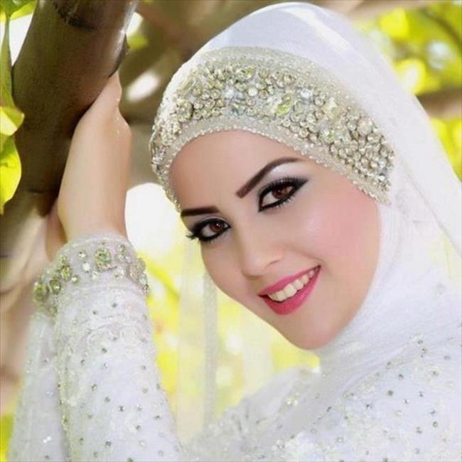 Ini Tips Menyesuaikan Hijab dengan Wajah Anda