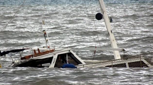 Dihantam Ombak, Kapal Sembako Karam di Depan Perairan Tanjunguban