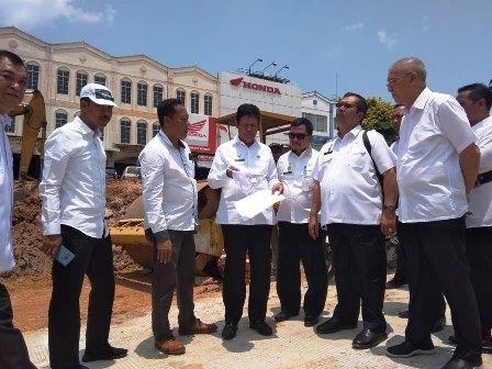Tinjau Pelebaran Jalan, Isdianto Komitmen Bisa Selesai Tahun 2020