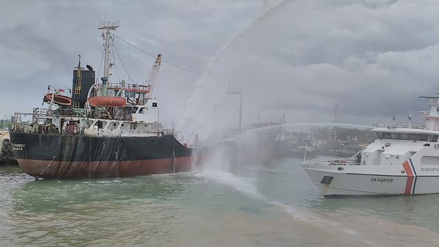 Ini Tiga Nama Korban Kapal Tanker Meledak di Batuampar
