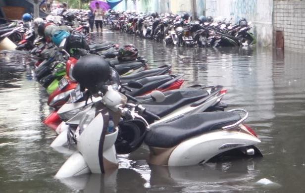 4 Cara Mudah Perbaiki Motor Mogok Terendam Banjir