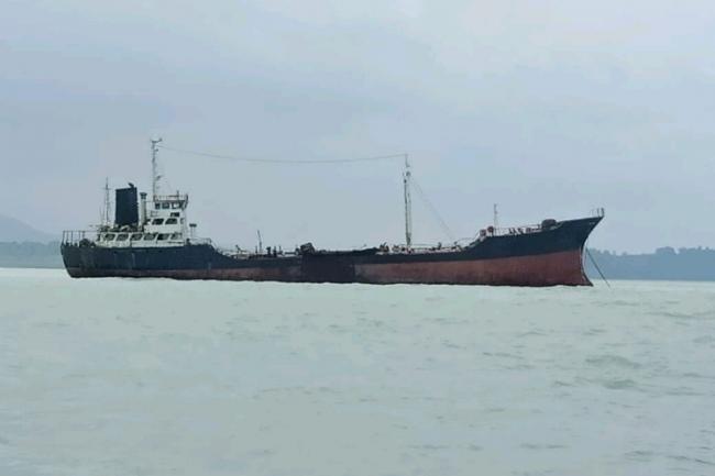 Kapal Tanker MT. Nona Tang II Tujuan Merak Kandas di Perairan Lingga