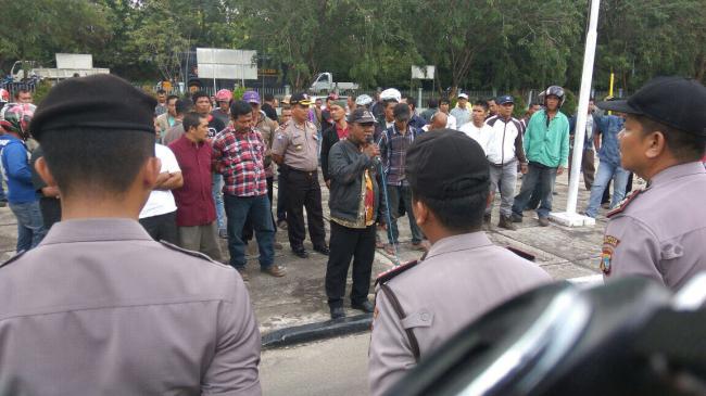 Puluhan Ojek Pangkalan Gelar Aksi di Depan Kantor Dishub Batam
