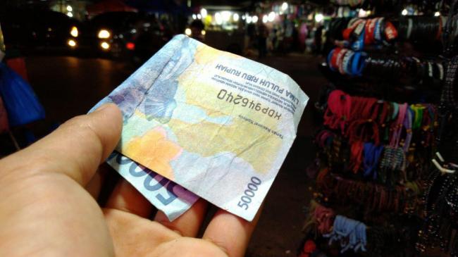 Pedagang Pasar Jodoh Tertipu Uang Palsu