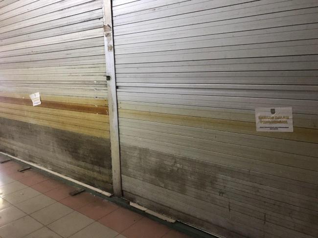 Penampakan Segel Disperindag di Gudang Handphone Lucky Plaza