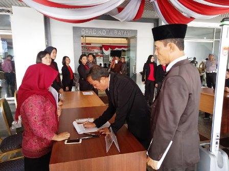 Ribuan Tamu Undangan Datangi Kantor DPRD Batam