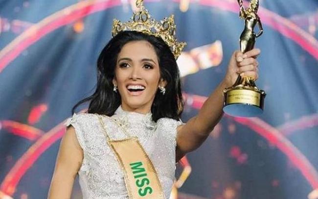 Kaget Jadi Juara, Pemenang Miss Grand International 2018 Pingsan di Panggung