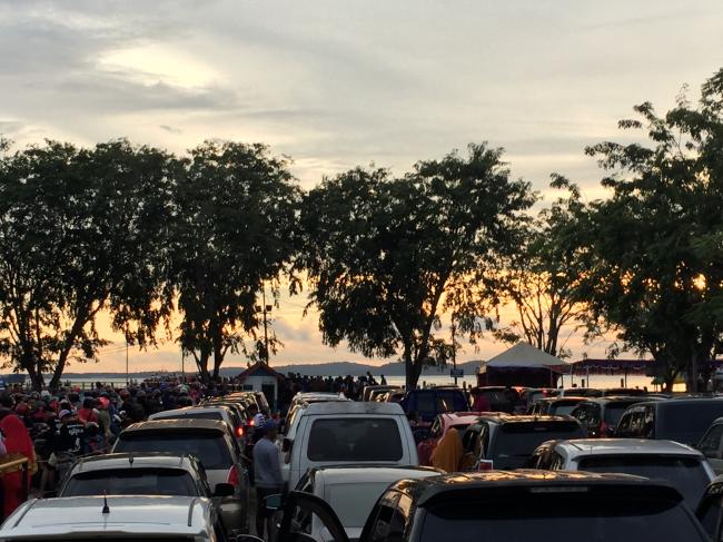 Pihak ASDP Tanjunguban Terkesan Tak Siap Hadapi Lonjakan, Seratusan Kendaraan Telantar
