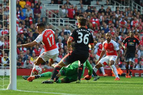 Arsenal Bungkam Manchester United 3-0