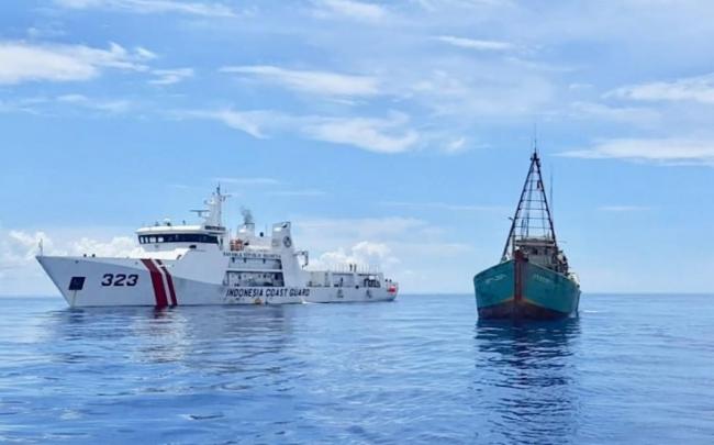 Detik-detik Bakamla RI Tangkap Kapal Ikan Vietnam di Laut Natuna Utara
