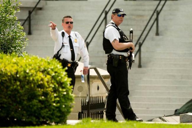  Pria Tembak Diri Sendiri di Depan Gedung Putih, Kantor Trump Ditutup
