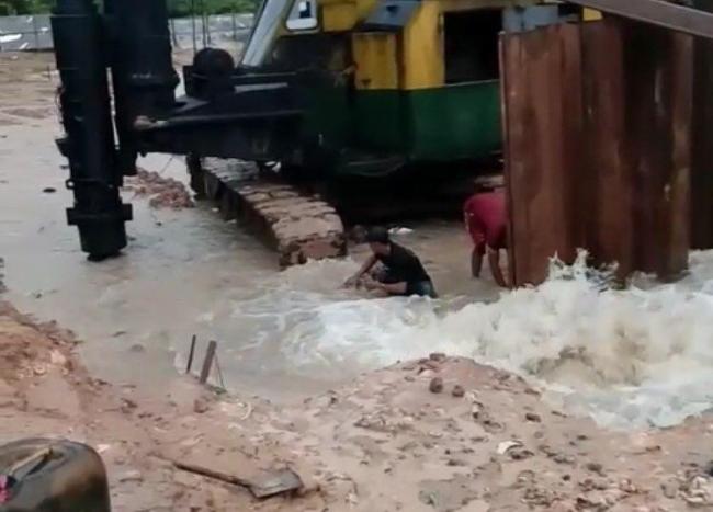 Air ATB Mandek 20 Jam Lebih, Ribuan Warga Batam Centre Merana