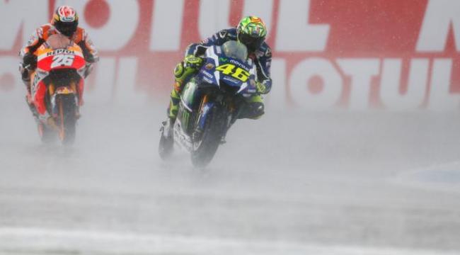 Rossi: Motor Yamaha Saat Ini Berbahaya di Trek Basah
