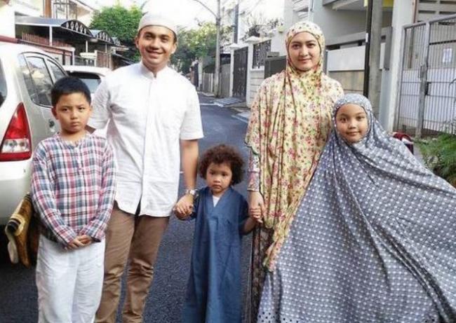 Sahrul Gunawan Rayakan Lebaran Bareng Istri dan Anak, Berencana Rujuk?