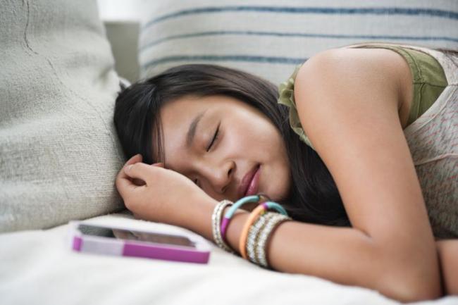 Ini Alasan Tidur Dekat Ponsel Tingkatkan Risiko Kanker