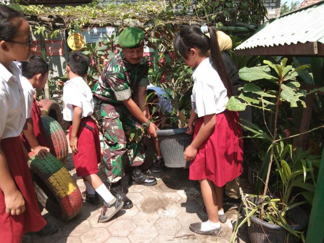 Bangkitkan Semangat Gotong Royong Kepada Siswa-Siswi SD.