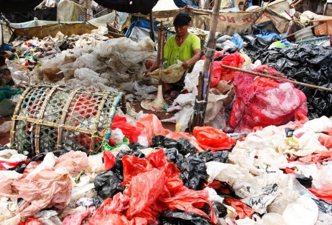 Penggunaan Kantong Kresek Akan Dikenakan Bea Cukai Plastik