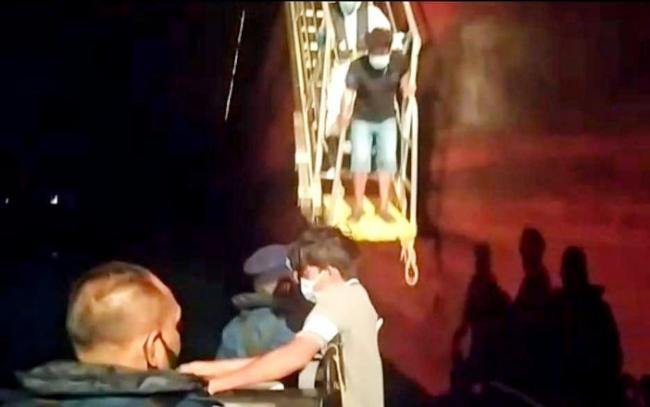 Kapal Ikan KM Hafi Samudra Tenggelam di Perairan Berakit