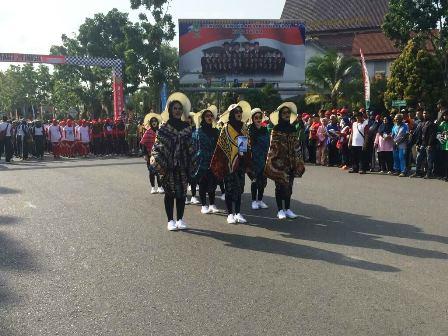 Warna-warni Batik Batam Meriahkan Barisan Gerak Jalan Beregu