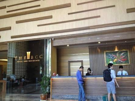 Keluarga Conti Diduga Disekap, Belasan Polisi Jaga Ketat The BCC Hotel 