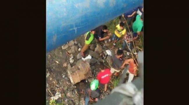 Berbalut Selimut, Kerangka Pria Ini Dicor di dalam Tong