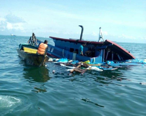 KM Makmur Ditabrak Tanker di Dekat Pulau Nipah, 11 ABK Selamat