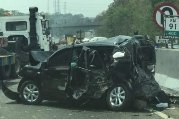 15 Mobil Tabrakan Beruntun di Cipularang, 6 Kendaraan Terbakar