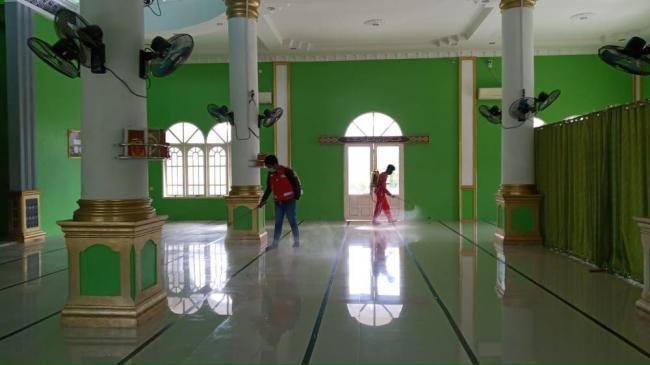 Puskesmas Ranai Bersama PMI dan Paguyuban Pasundan Disinfeksi Tempat Ibadah