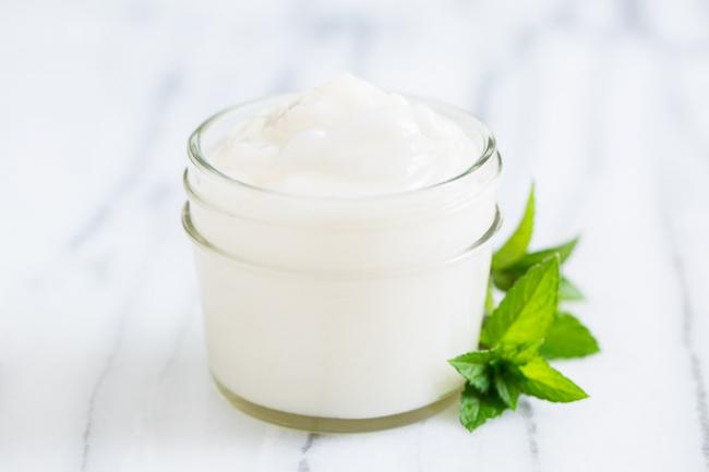 Ini Loh Manfaat Pakai Lotion Saat Kulit Masih Basah, Ladies