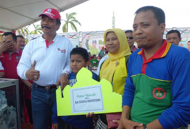 Guru Agama Ini Dapat Hadiah Utama Jalan Santai