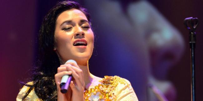 Netizen Heboh, Raisa Disebut Paling Banyak Permintaan Saat Manggung