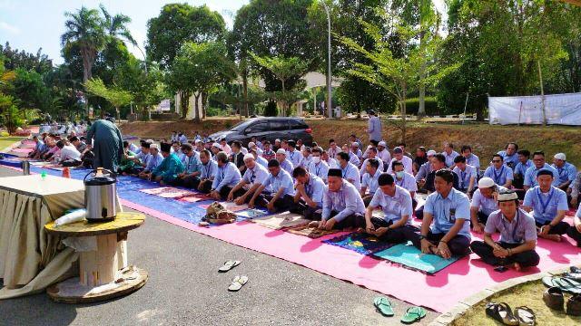 Ratusan Pegawai ATB Salat Minta Hujan
