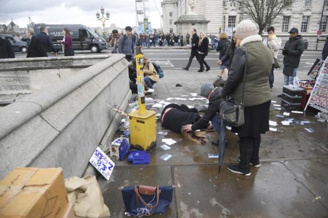Pria Itu Mengacaukan London dengan Sebilah Pisau!