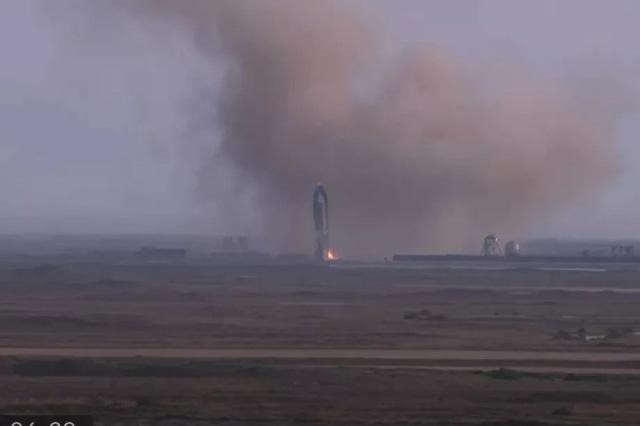 Roket SpaceX Milik Elon Musk Meledak di Landasan saat Mendarat