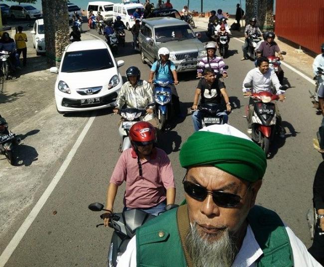 Ribuan Massa Mulai Merangsek ke Kantor PLN Tanjungpinang