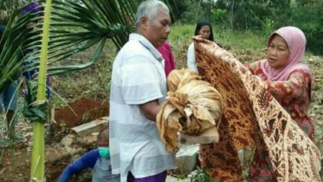 3 Jasad Sekeluarga di Ciamis Utuh saat Digali