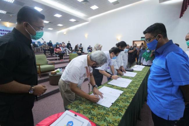 Putra Tempatan Diprioritaskan, Bupati Apri Teken MoU dengan 15 Perusahaan di Bintan