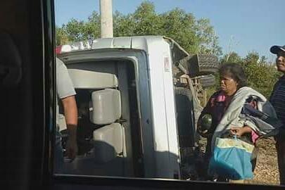Minibus Dikendarai Pak Kades Terbalik, 6 Warga Desa Tapau Luka-luka