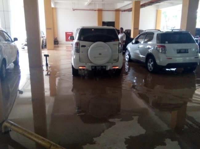 Banjir Batam, Air Hingga Masuk Kompleks Kantor "Bersama" Pemko 