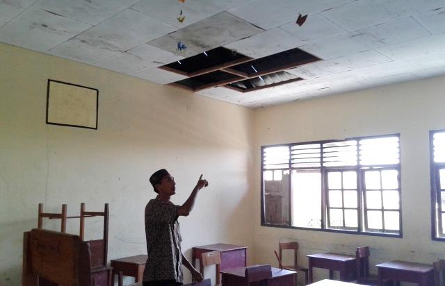 Kasihan, Siswa Hinterland di Batam Tak Punya Buku Cetak
