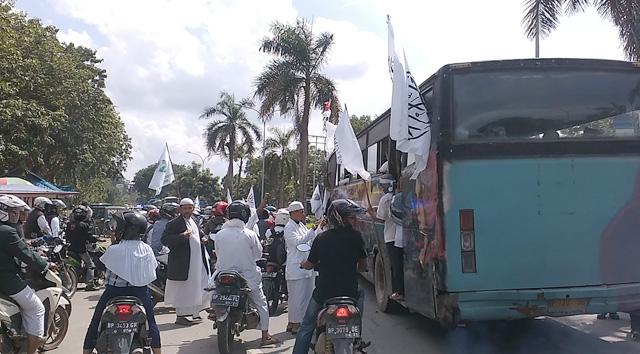  Massa Aliansi Umat Islam Bersatu Batam Menuju Polda Kepri